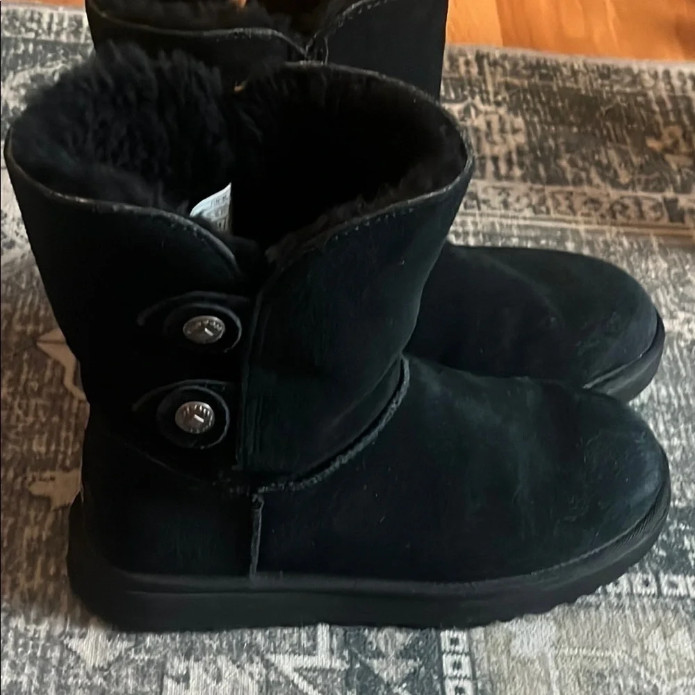 UGG cozy black